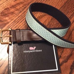 Vineyard vines whale belt size 34